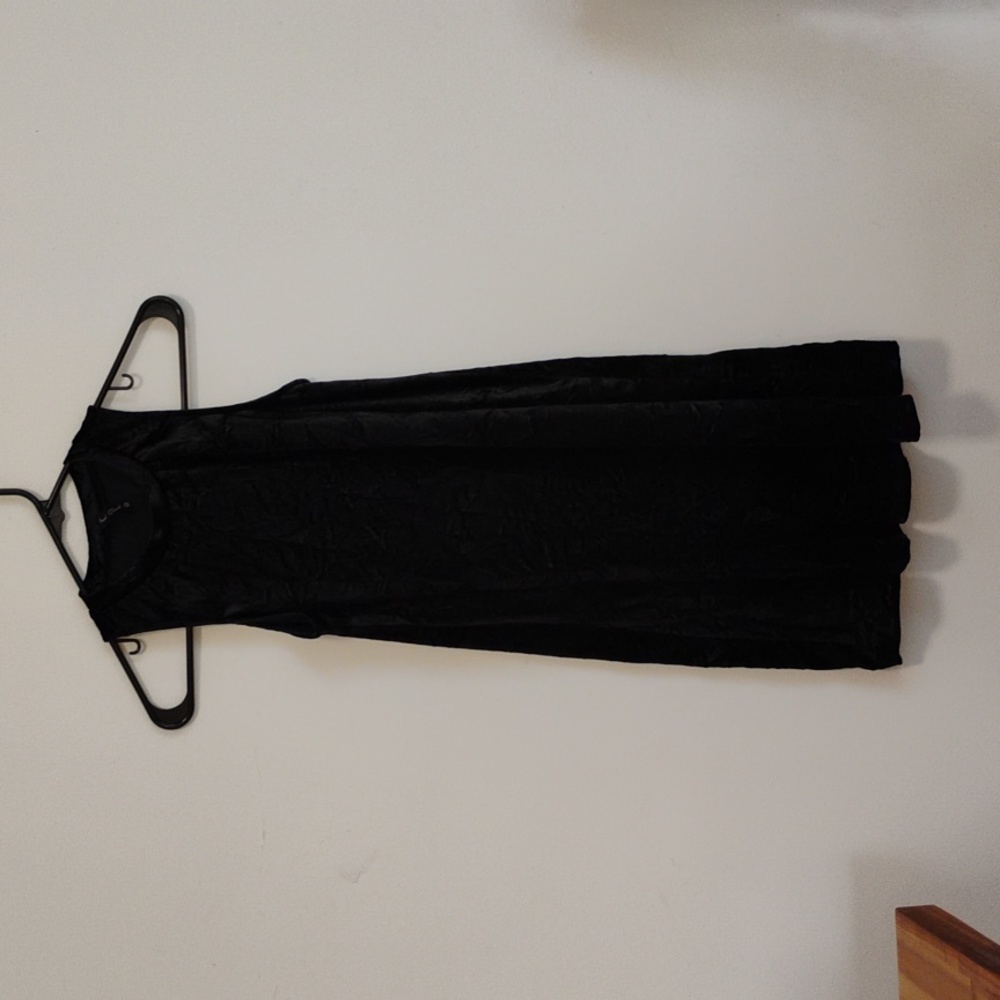 Final Touch | Black crushed velvet vintage-inspired sleeveless dress | Women's S